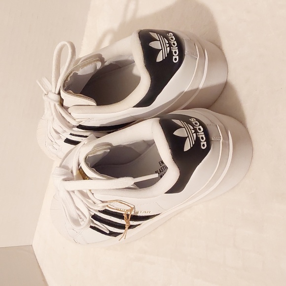 Adidas Women's Superstars Bonega Sneakers Size 7 Black & White/ Gold Metallic - Picture 5 of 9